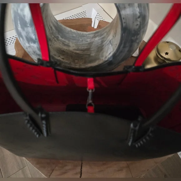 🔥🔥☄️❌️❌️SOLD❌❌️Christian Louboutin Calfskin East-West Cabata Tote Bag...🔥🔥🔥 - Picture 4 of 11